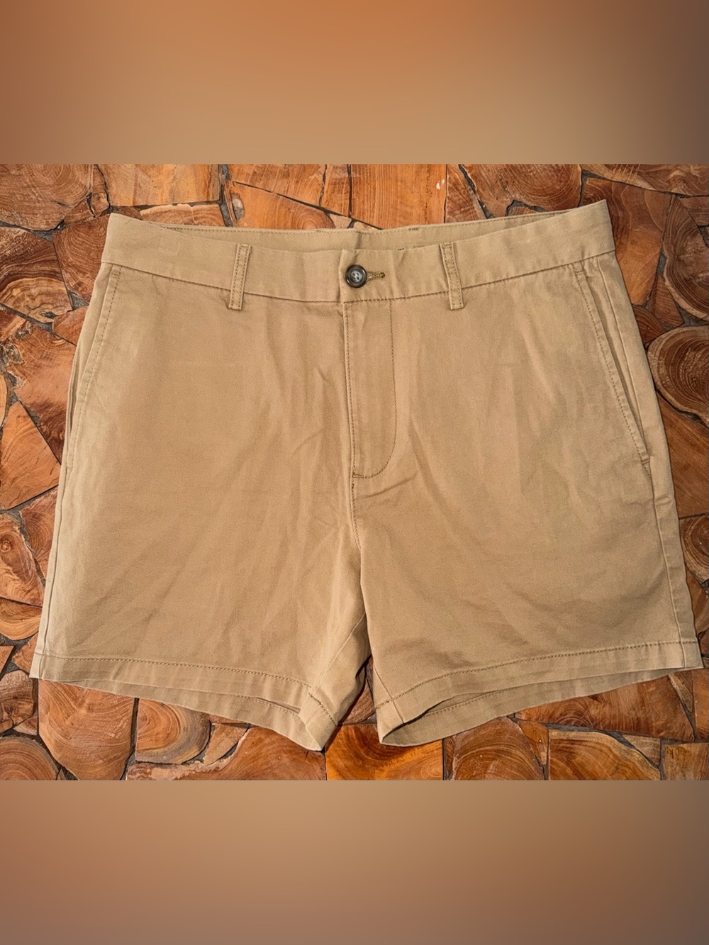 Old Navy Men's Khaki Flat-Front Shorts 33 waist 5” inseam